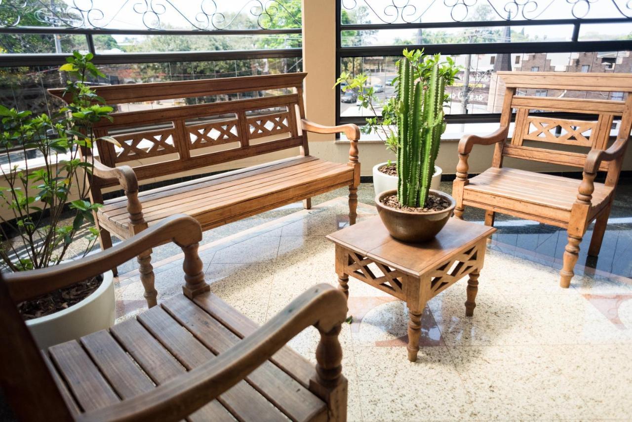 Holambra Garden Hotel Eksteriør billede A set of Thai style wooden furniture