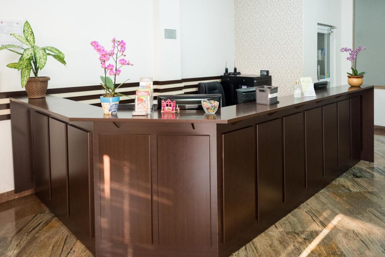 Holambra Garden Hotel Eksteriør billede A reception desk