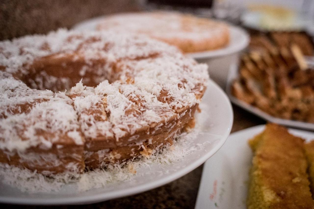 Holambra Garden Hotel Eksteriør billede A coconut cake