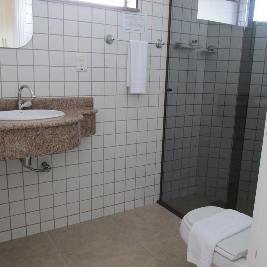 Holambra Garden Hotel Eksteriør billede Bathroom with shower cubicle
