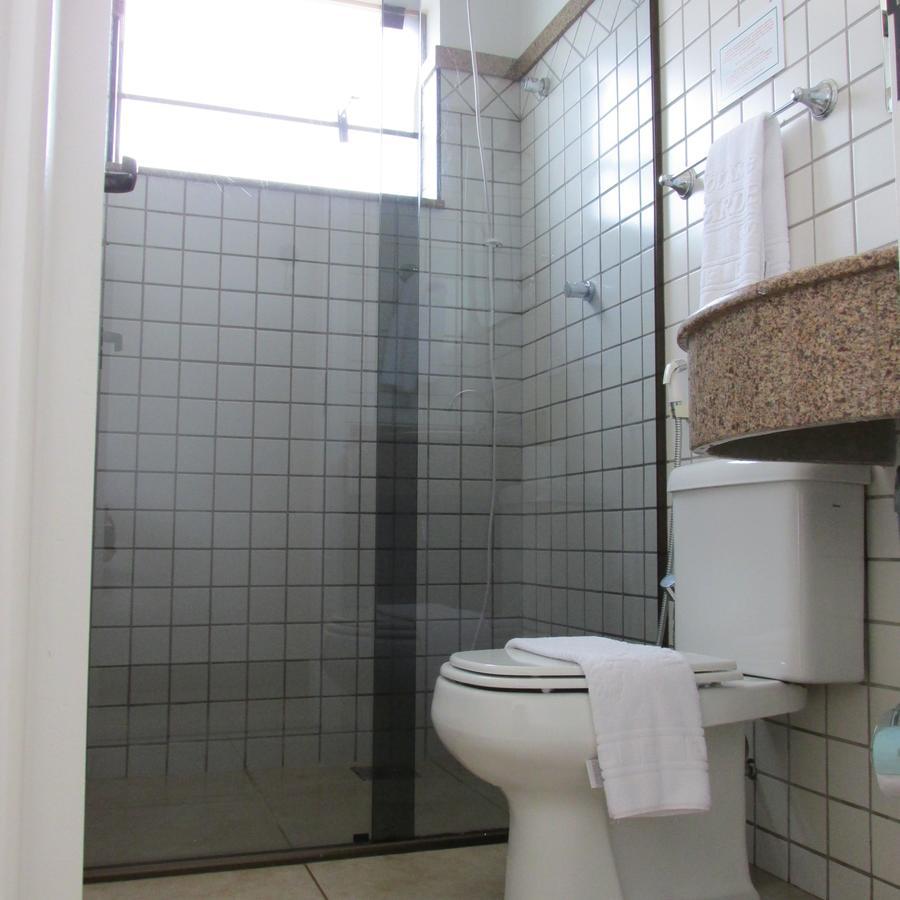 Holambra Garden Hotel Eksteriør billede Bathroom with a shower enclosure