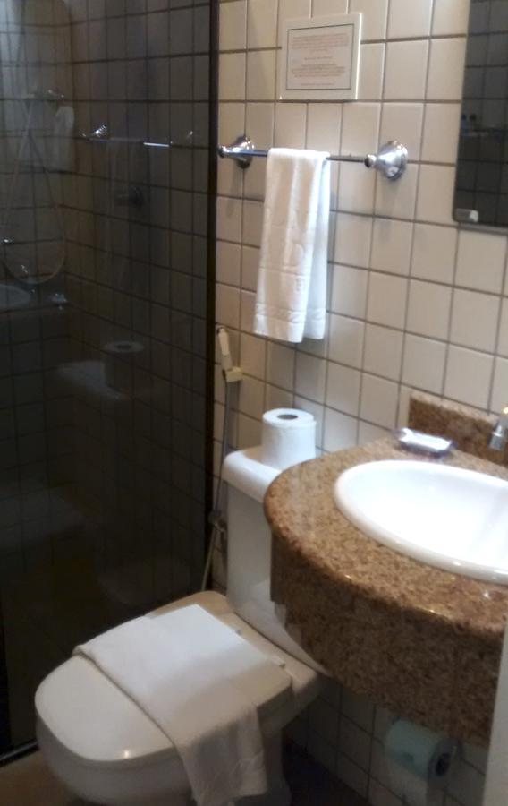 Holambra Garden Hotel Eksteriør billede A shower in a hotel bathroom